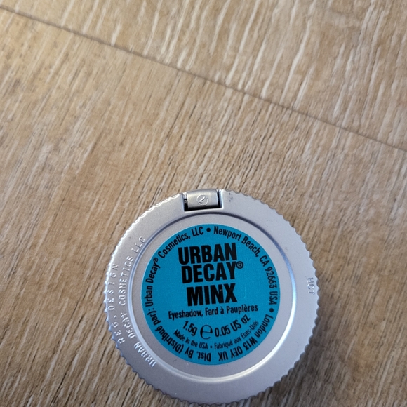 Discontinued NWOT Urban Decay Eyeshadow Minx Subway Token Single - Picture 3 of 3